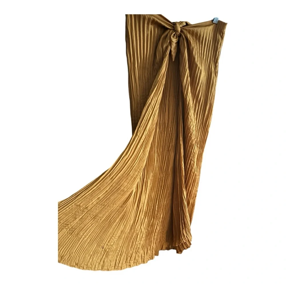 Elegant Gold Maxi Skirt - Picture 3 of 8